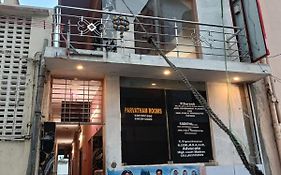 Parvatham Rooms